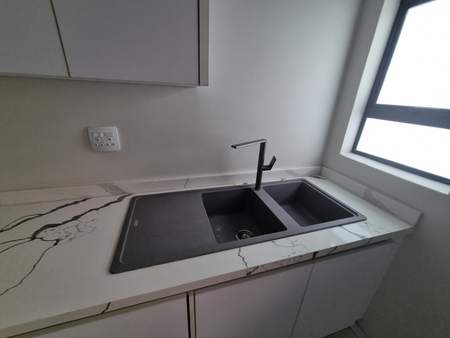 5 Bedroom Property for Sale in Six Fountains Estate Gauteng