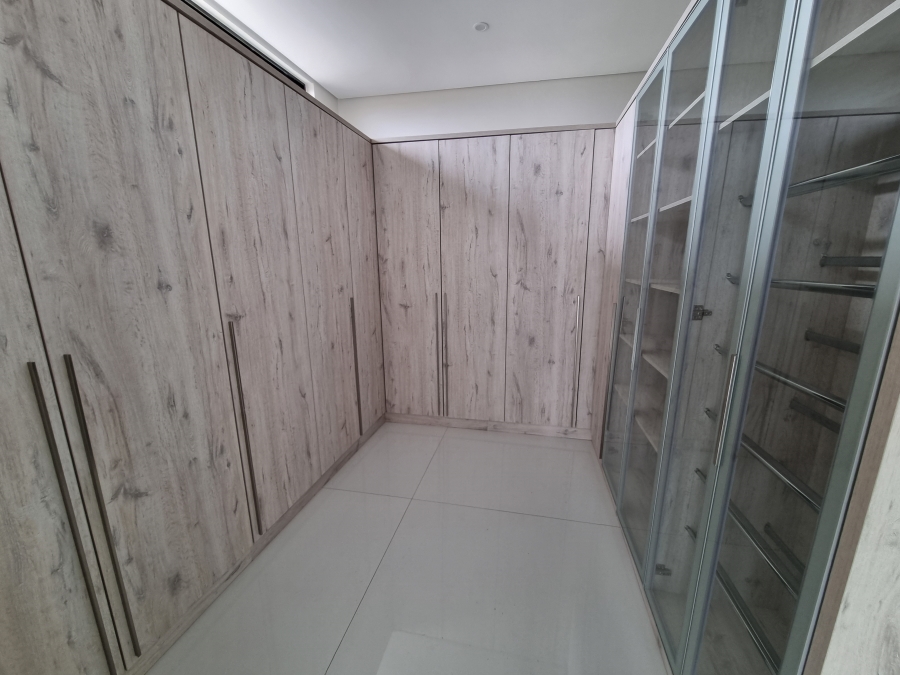 5 Bedroom Property for Sale in Six Fountains Estate Gauteng