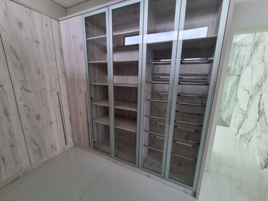 5 Bedroom Property for Sale in Six Fountains Estate Gauteng