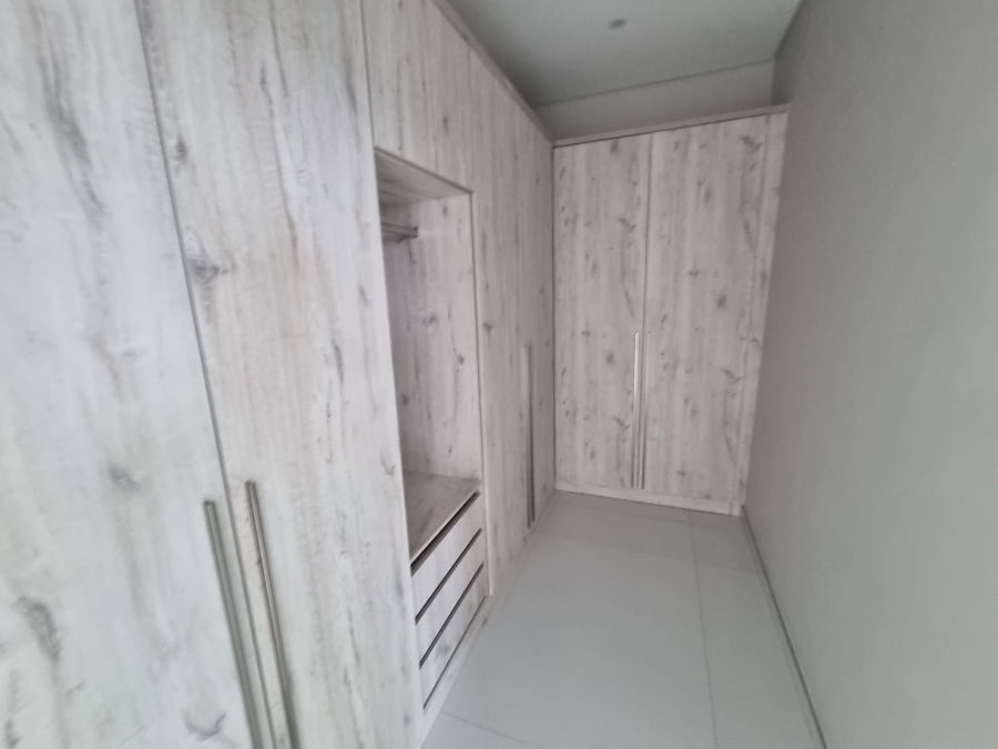 5 Bedroom Property for Sale in Six Fountains Estate Gauteng