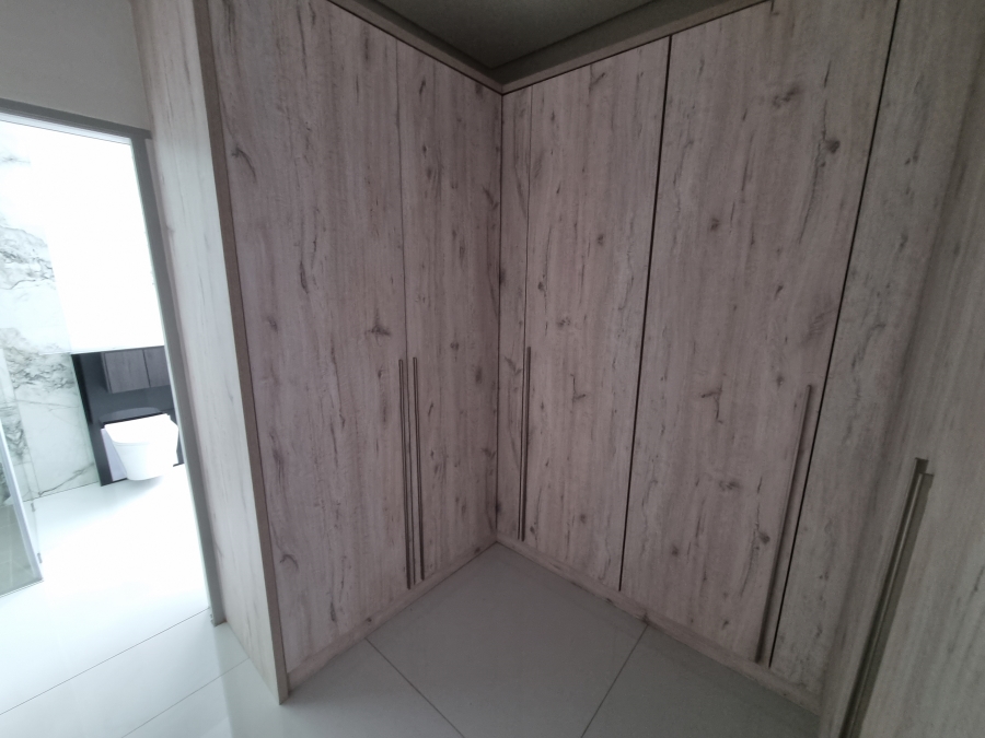 5 Bedroom Property for Sale in Six Fountains Estate Gauteng