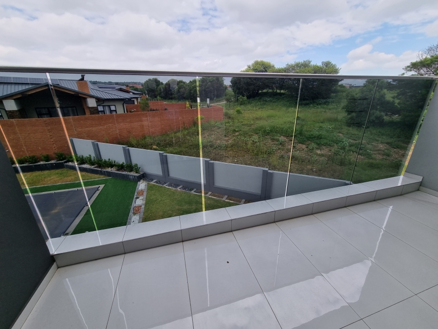 5 Bedroom Property for Sale in Six Fountains Estate Gauteng