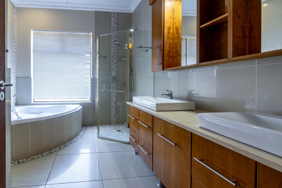 4 Bedroom Property for Sale in Waterkloof Ridge Gauteng