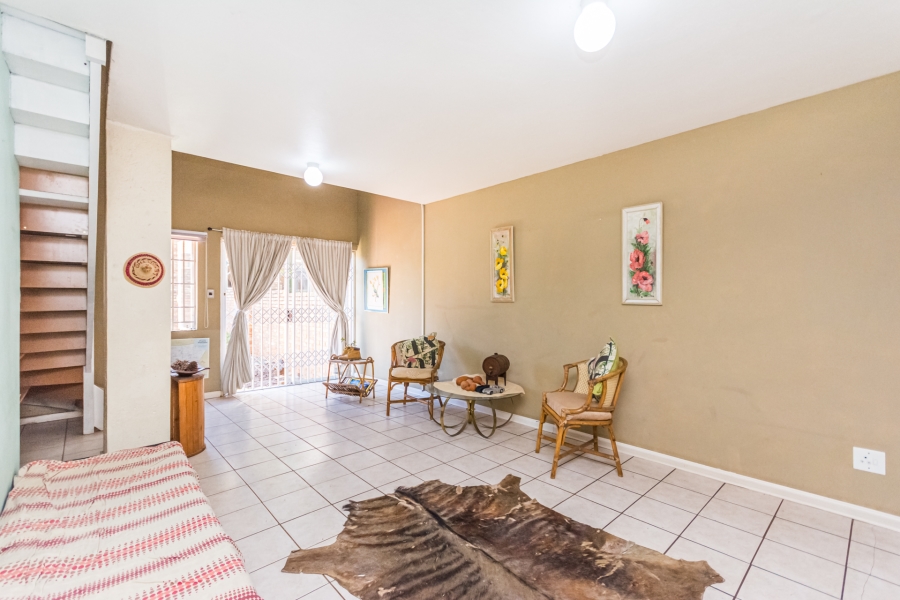 3 Bedroom Property for Sale in Die Hoewes Gauteng