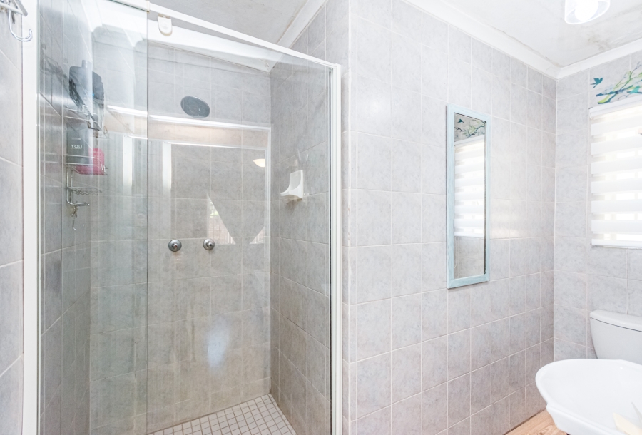 3 Bedroom Property for Sale in Die Hoewes Gauteng