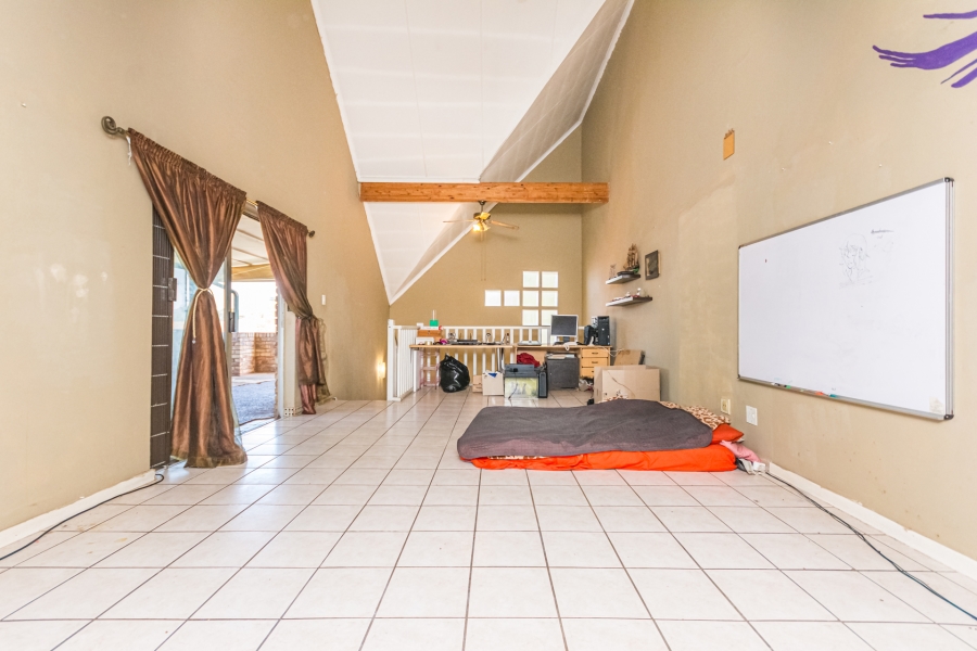 3 Bedroom Property for Sale in Die Hoewes Gauteng