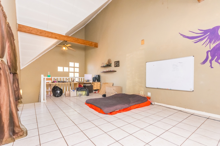 3 Bedroom Property for Sale in Die Hoewes Gauteng