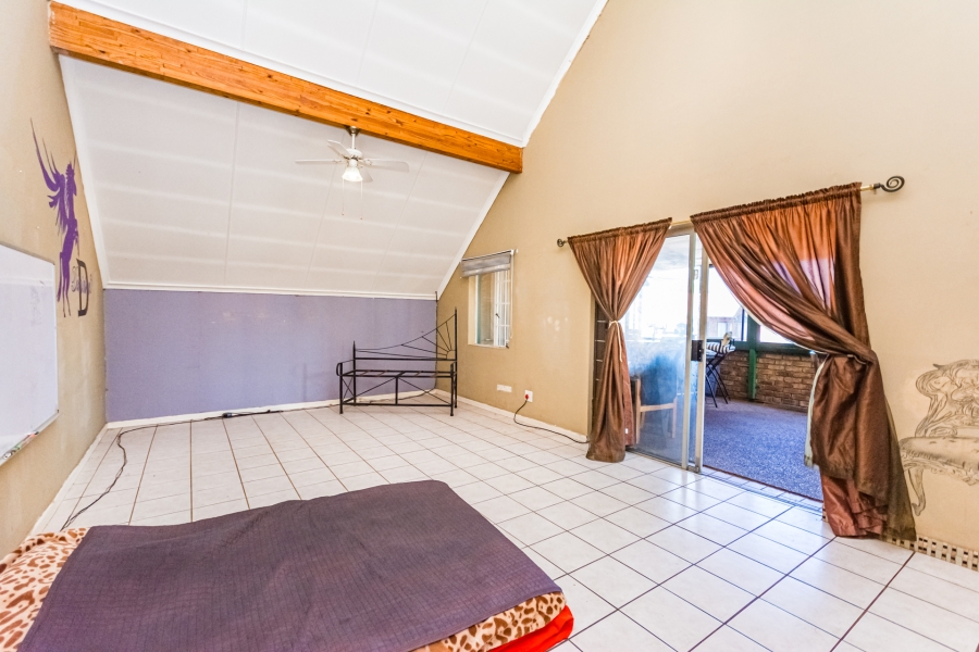 3 Bedroom Property for Sale in Die Hoewes Gauteng