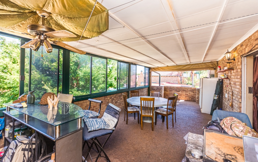 3 Bedroom Property for Sale in Die Hoewes Gauteng