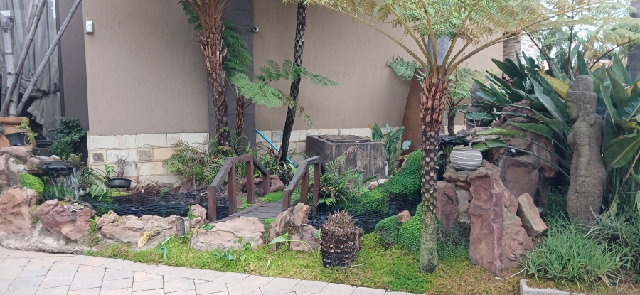 6 Bedroom Property for Sale in Sunward Park Gauteng