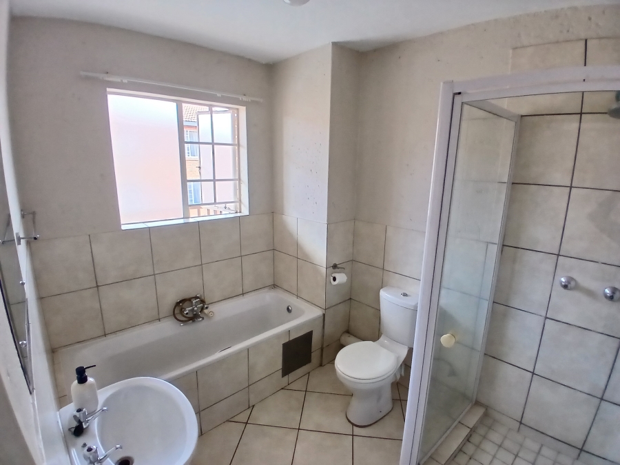1 Bedroom Property for Sale in The Reeds Gauteng