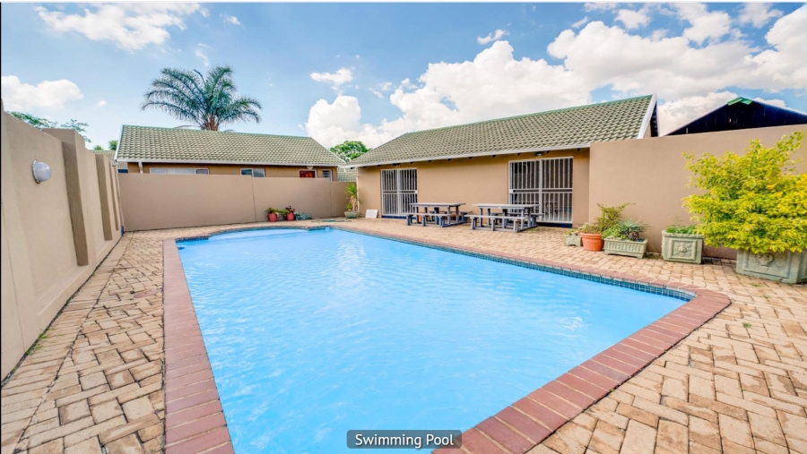 2 Bedroom Property for Sale in Sundowner Gauteng