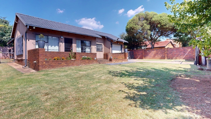 3 Bedroom Property for Sale in Gosforth Park Gauteng