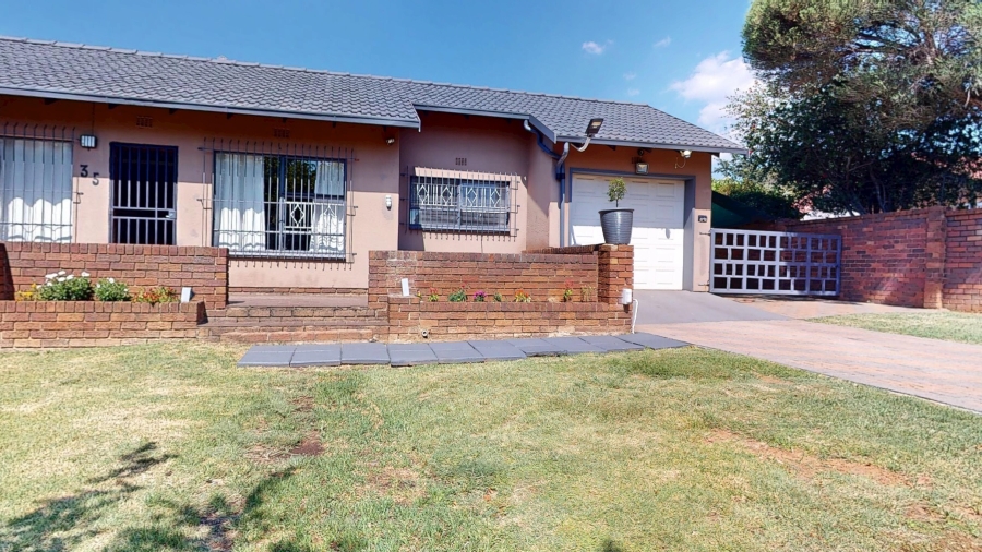 3 Bedroom Property for Sale in Gosforth Park Gauteng