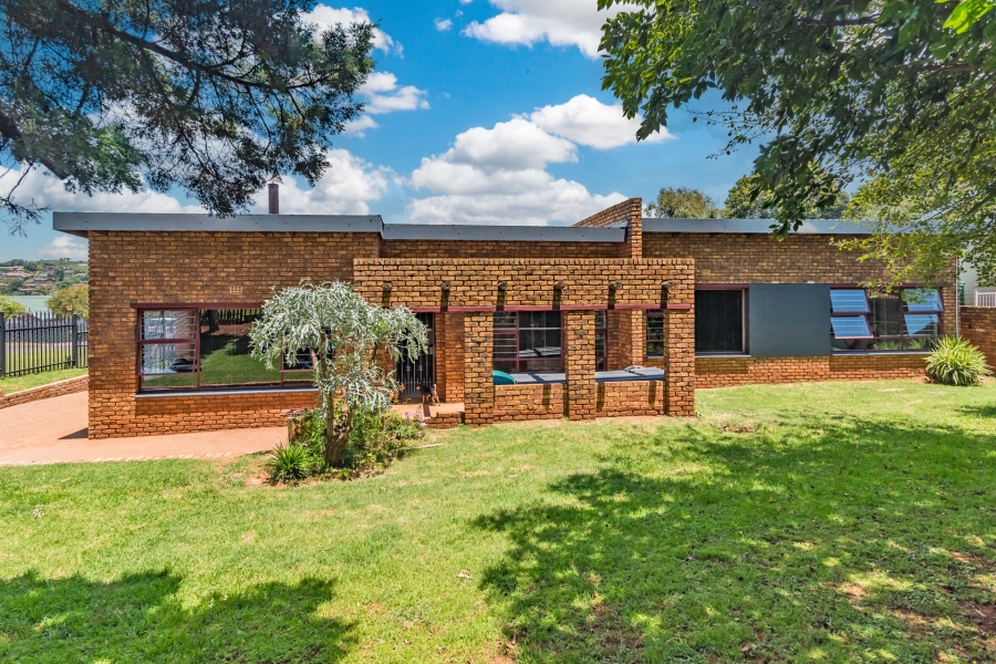 5 Bedroom Property for Sale in Kenmare Gauteng
