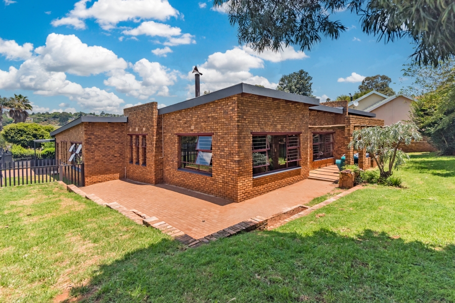 5 Bedroom Property for Sale in Kenmare Gauteng