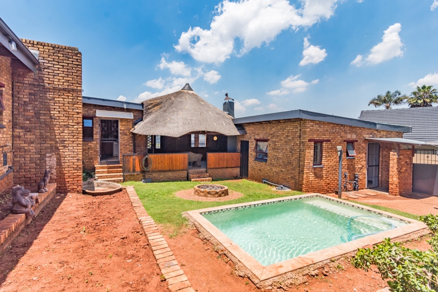 5 Bedroom Property for Sale in Kenmare Gauteng