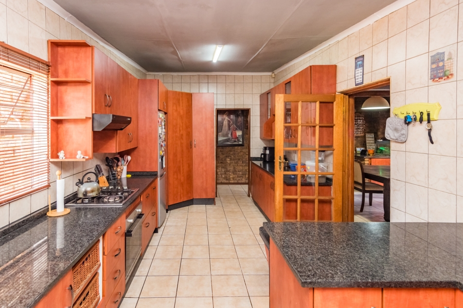 5 Bedroom Property for Sale in Kenmare Gauteng