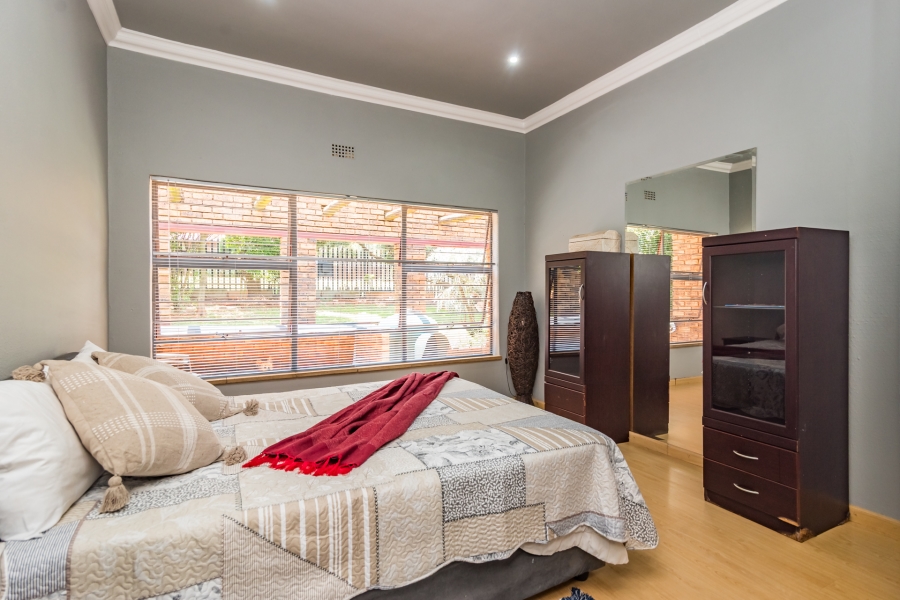 5 Bedroom Property for Sale in Kenmare Gauteng