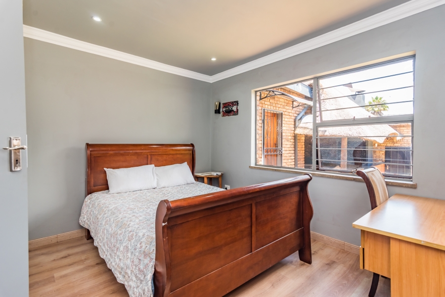 5 Bedroom Property for Sale in Kenmare Gauteng