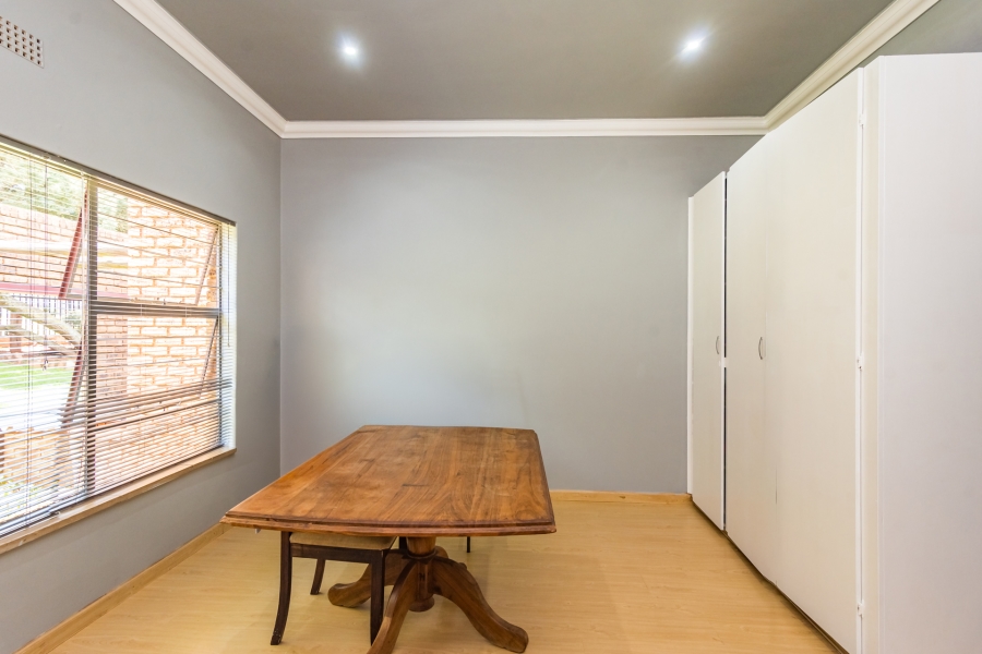 5 Bedroom Property for Sale in Kenmare Gauteng