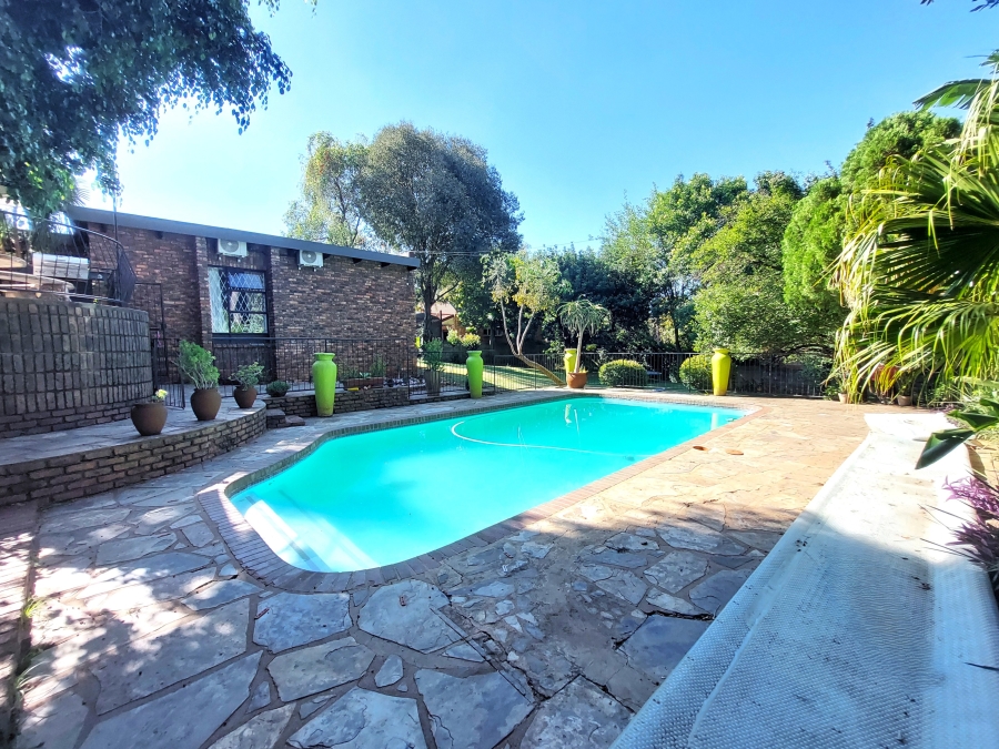 5 Bedroom Property for Sale in Erasmusrand Gauteng