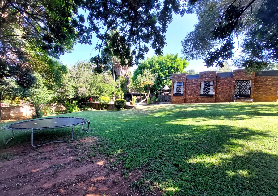 5 Bedroom Property for Sale in Erasmusrand Gauteng