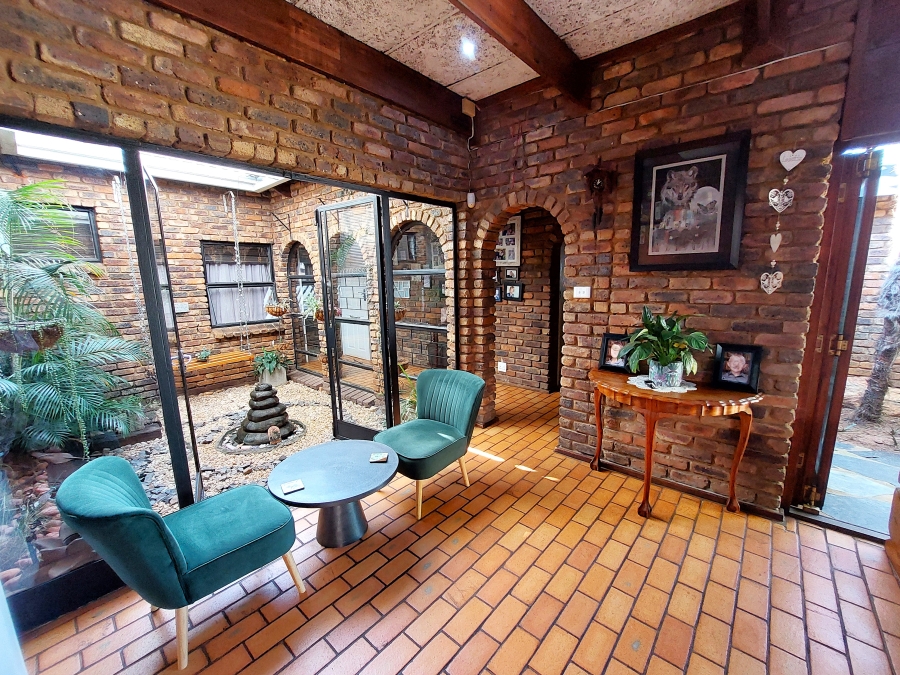 5 Bedroom Property for Sale in Erasmusrand Gauteng