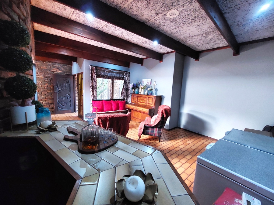 5 Bedroom Property for Sale in Erasmusrand Gauteng