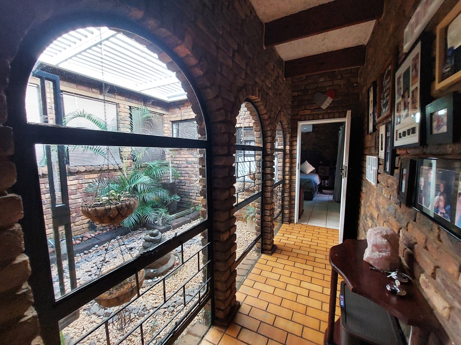 5 Bedroom Property for Sale in Erasmusrand Gauteng