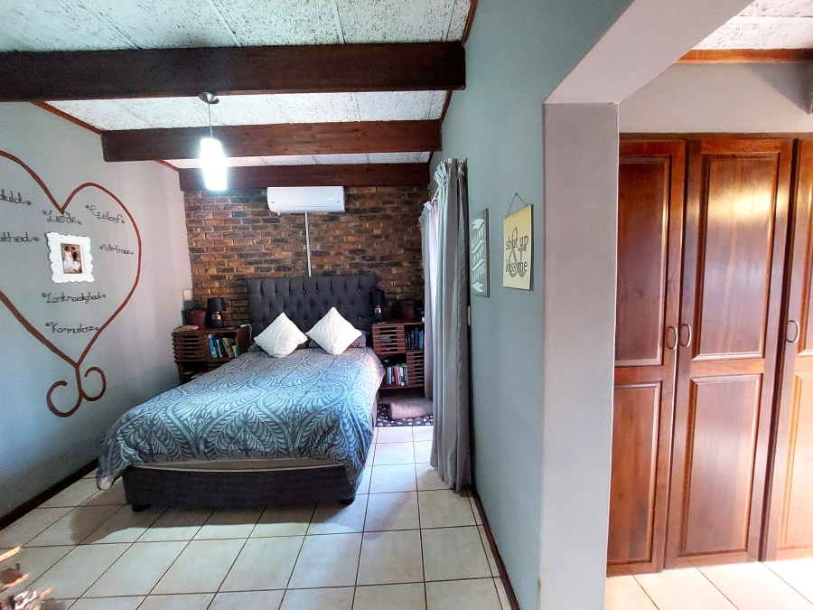 5 Bedroom Property for Sale in Erasmusrand Gauteng