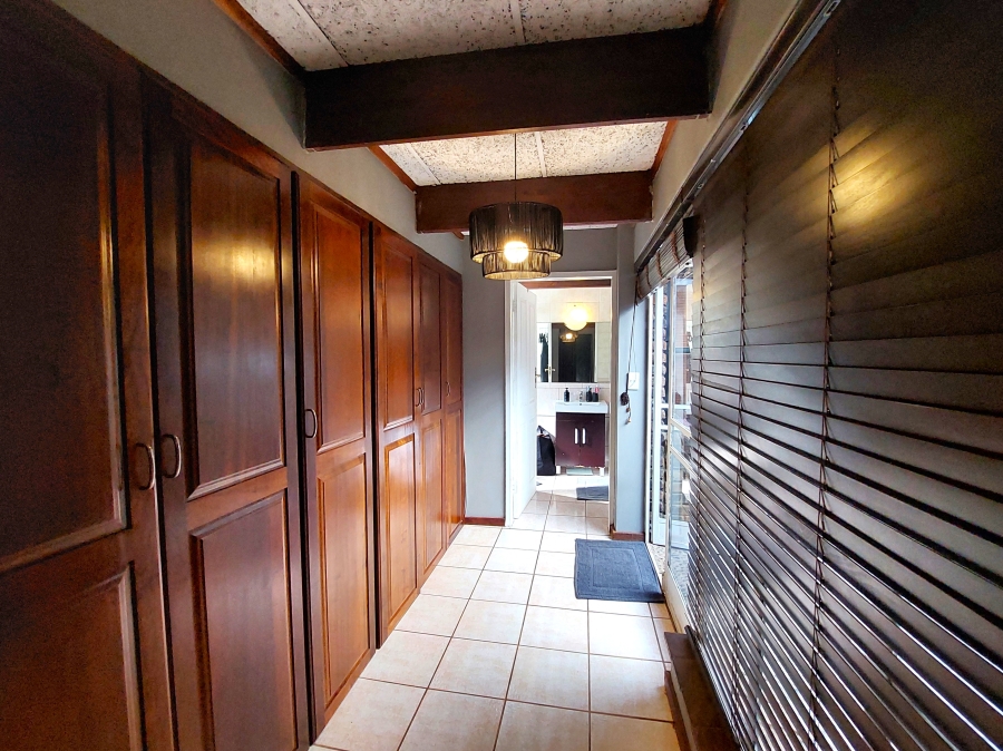 5 Bedroom Property for Sale in Erasmusrand Gauteng