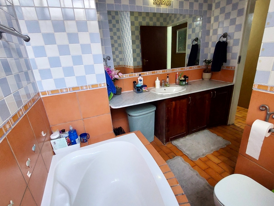 5 Bedroom Property for Sale in Erasmusrand Gauteng