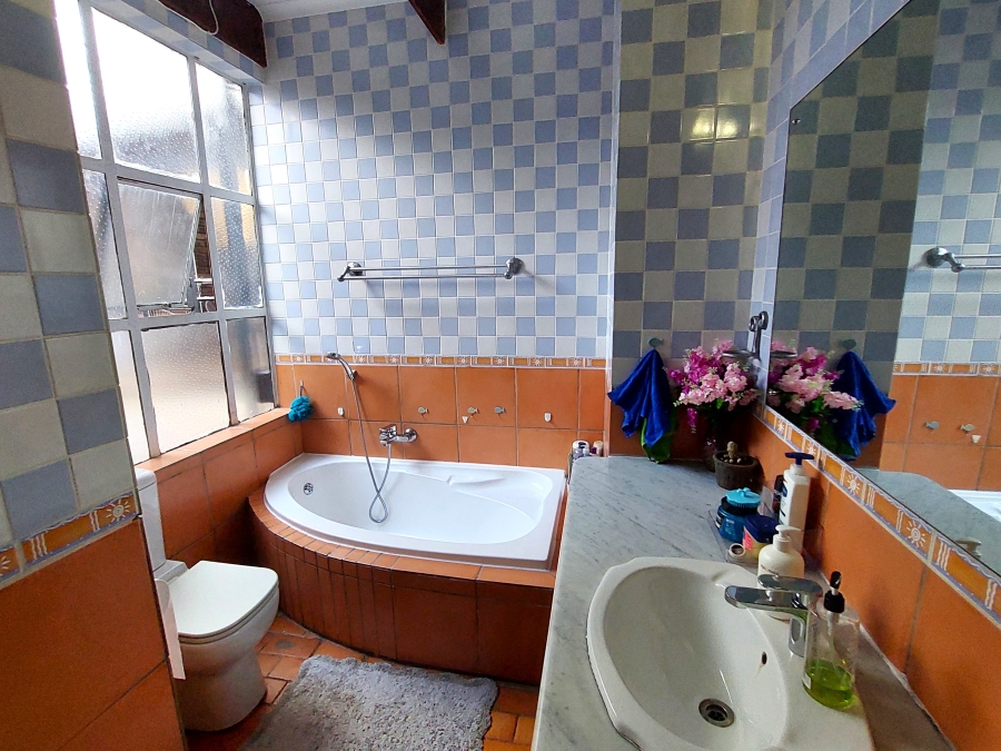 5 Bedroom Property for Sale in Erasmusrand Gauteng