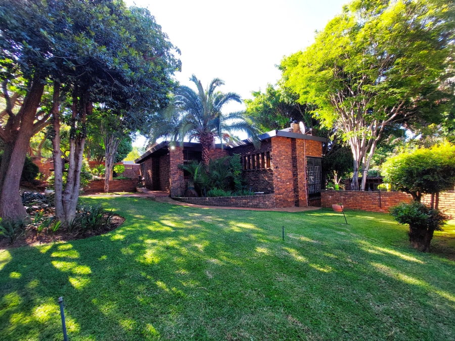5 Bedroom Property for Sale in Erasmusrand Gauteng