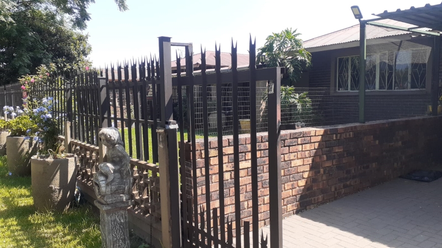 5 Bedroom Property for Sale in Vanderbijlpark CW 5 Gauteng