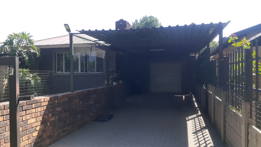 5 Bedroom Property for Sale in Vanderbijlpark CW 5 Gauteng