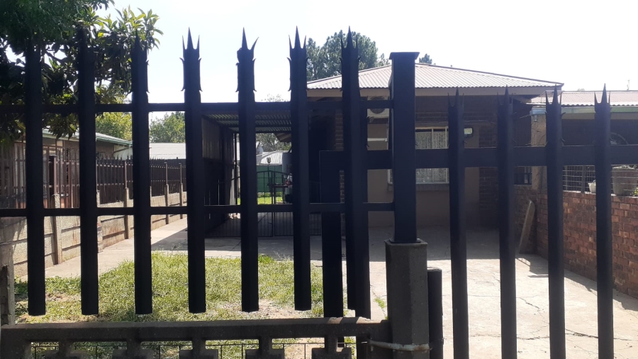 5 Bedroom Property for Sale in Vanderbijlpark CW 5 Gauteng