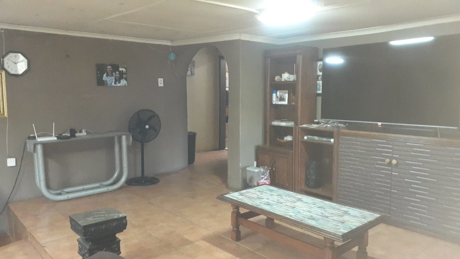 5 Bedroom Property for Sale in Vanderbijlpark CW 5 Gauteng