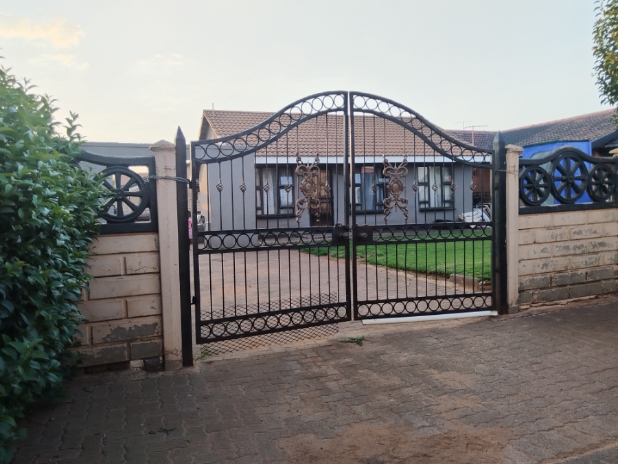 3 Bedroom Property for Sale in Sebokeng Zone 17 Gauteng