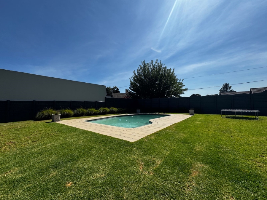 3 Bedroom Property for Sale in Brackenhurst Gauteng