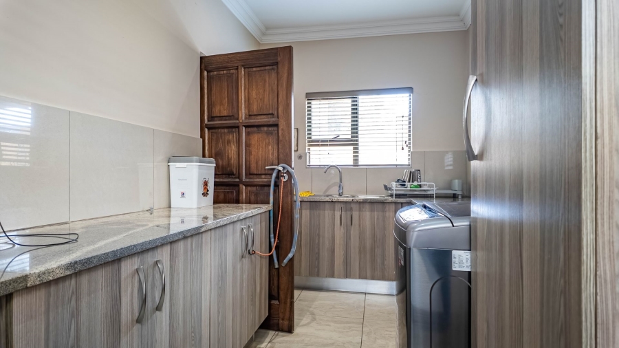 5 Bedroom Property for Sale in Sable Hills Gauteng