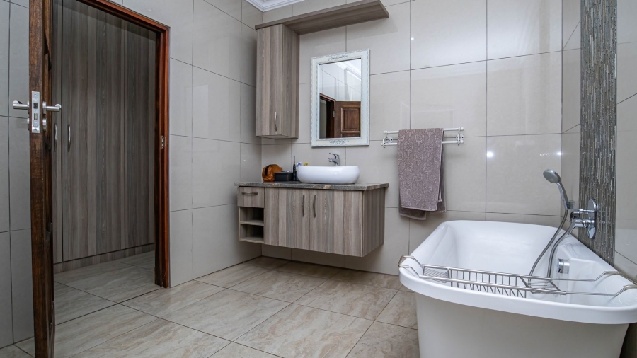 5 Bedroom Property for Sale in Sable Hills Gauteng