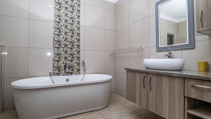 5 Bedroom Property for Sale in Sable Hills Gauteng