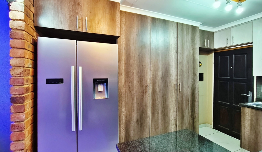 2 Bedroom Property for Sale in Beyers Park Gauteng