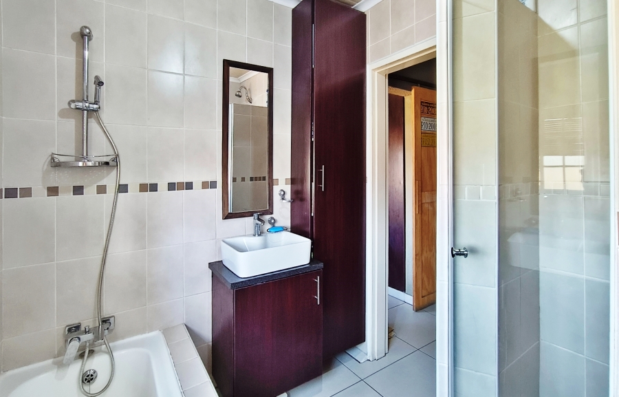 2 Bedroom Property for Sale in Beyers Park Gauteng