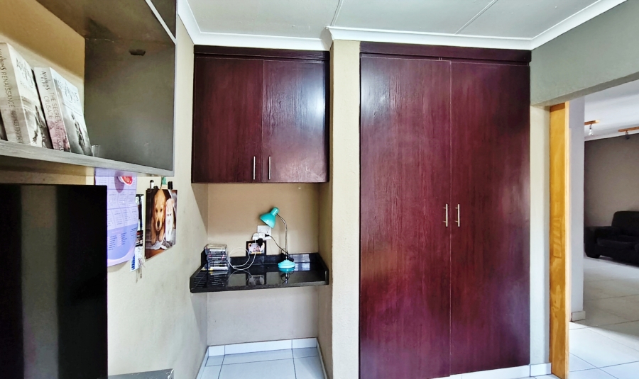 2 Bedroom Property for Sale in Beyers Park Gauteng