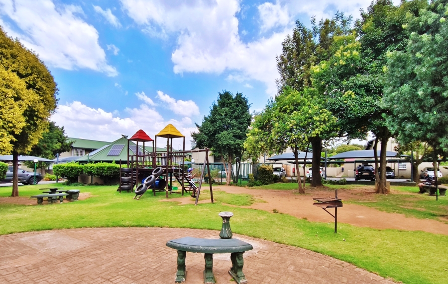 2 Bedroom Property for Sale in Beyers Park Gauteng