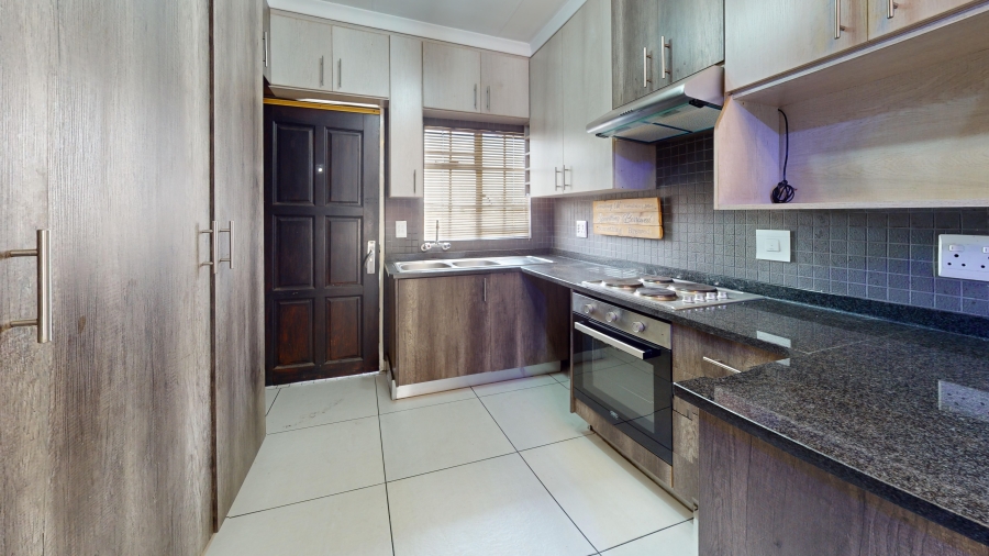 2 Bedroom Property for Sale in Beyers Park Gauteng