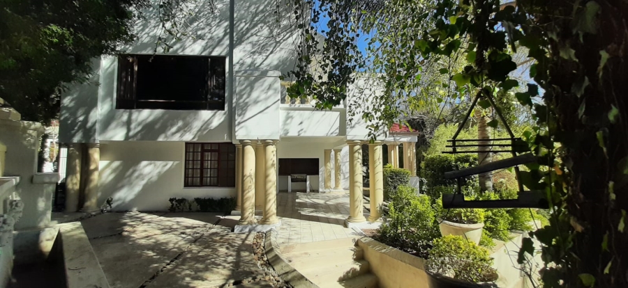To Let 4 Bedroom Property for Rent in Waterkloof Gauteng